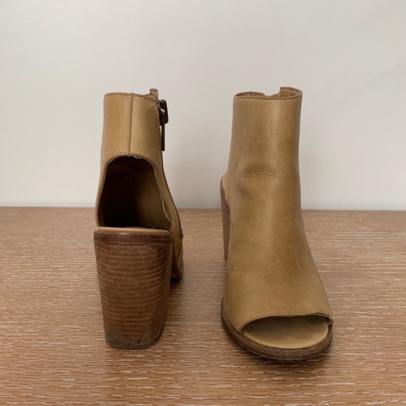 Steve Madden booties 3.5 inch heal - Picture 3 of 4